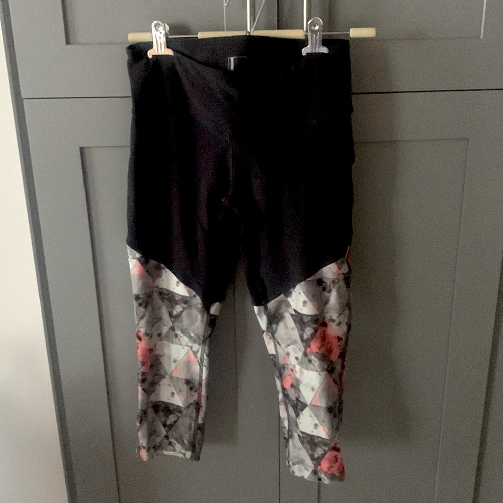 Crop yoga pants